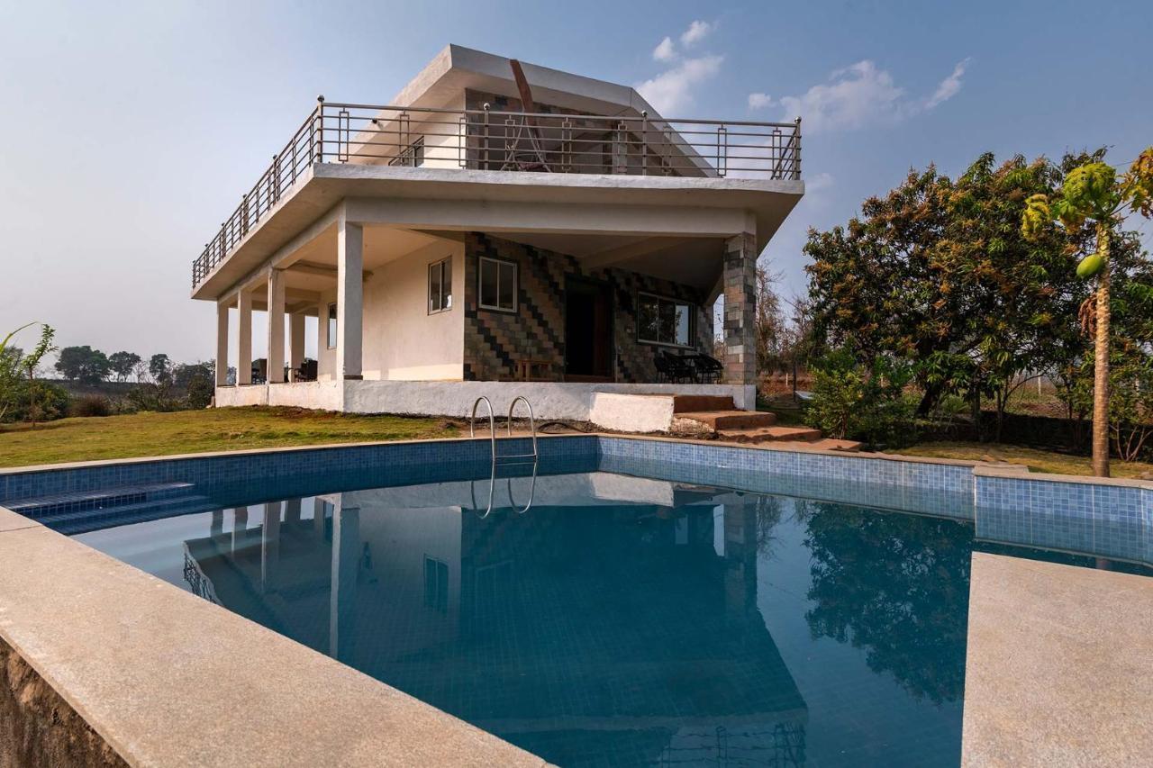 Aqua & Sage By Stayvista - Riverside Villa With Pool & Terrace Карджат Экстерьер фото
